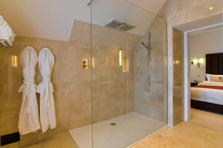Cae Court Hotel บริดจ์เอนด์ ภายนอก รูปภาพ