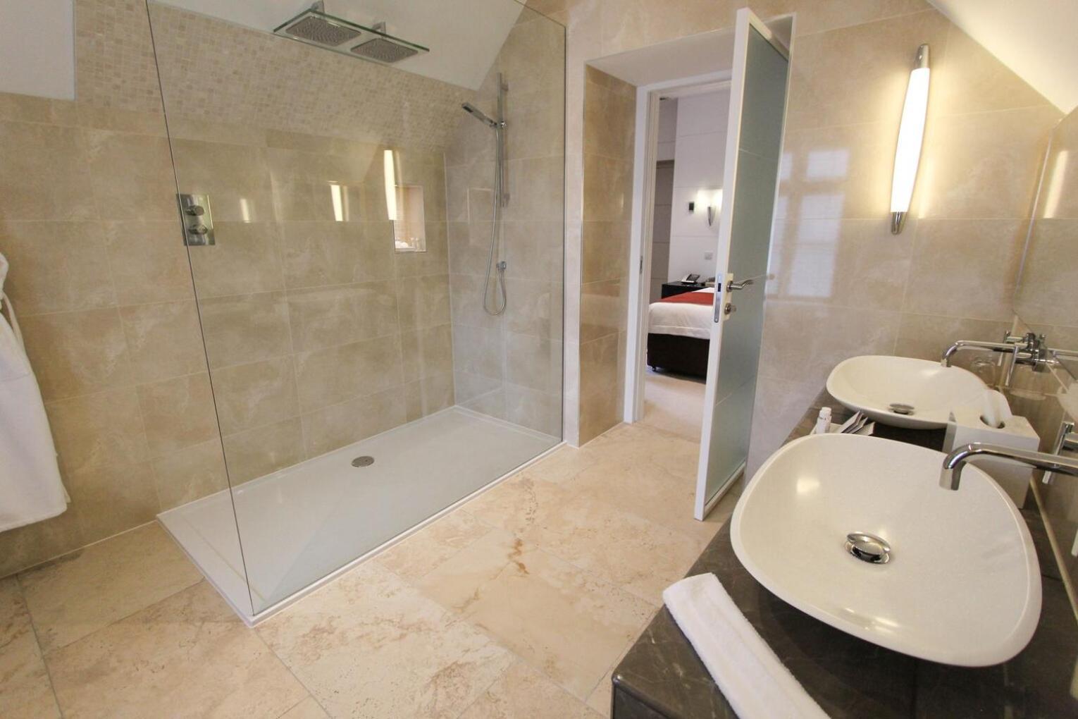 Cae Court Hotel บริดจ์เอนด์ ภายนอก รูปภาพ