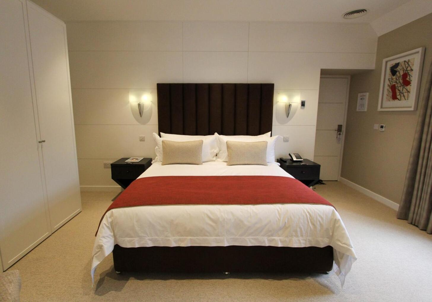 Cae Court Hotel บริดจ์เอนด์ ภายนอก รูปภาพ